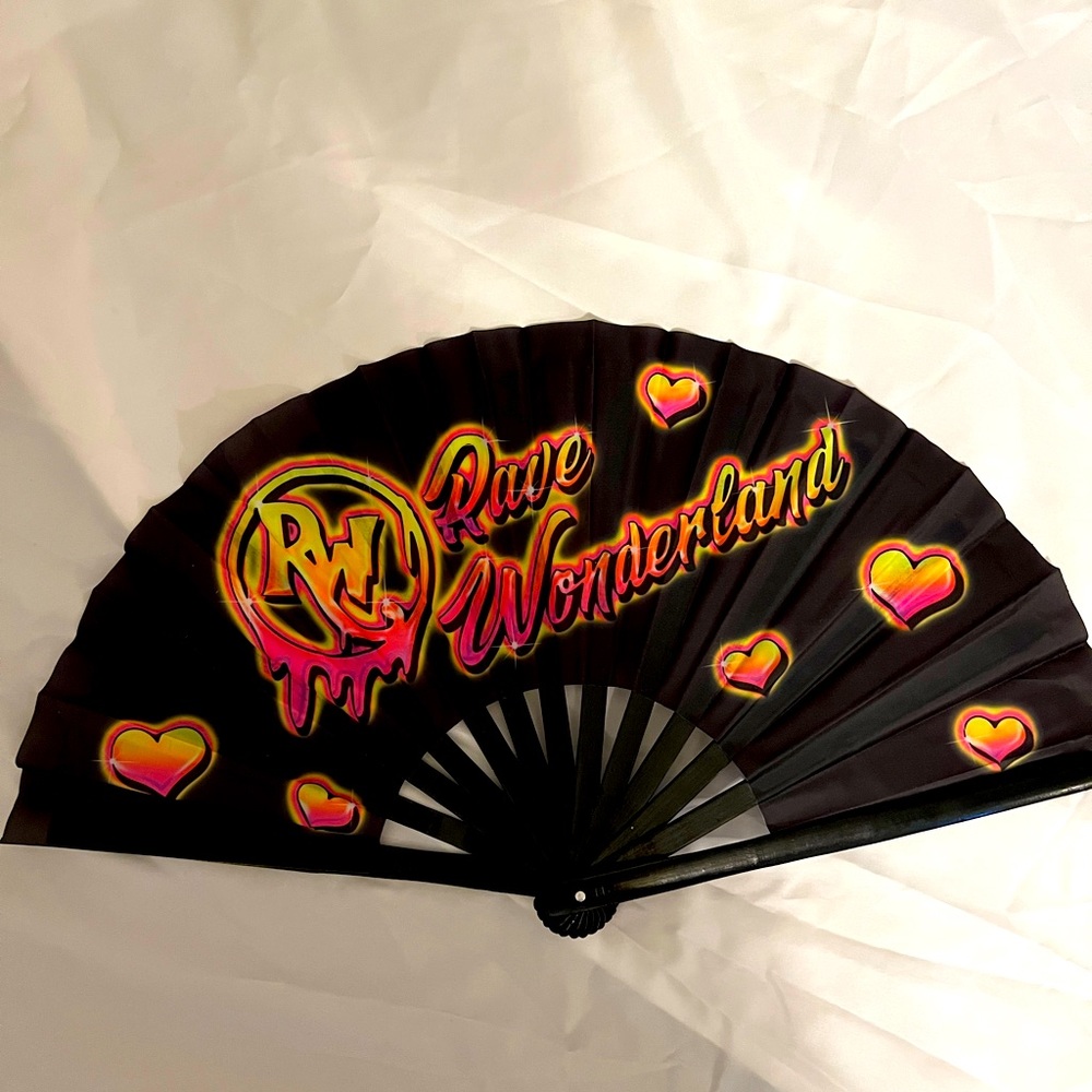Rave Wonderland fan.